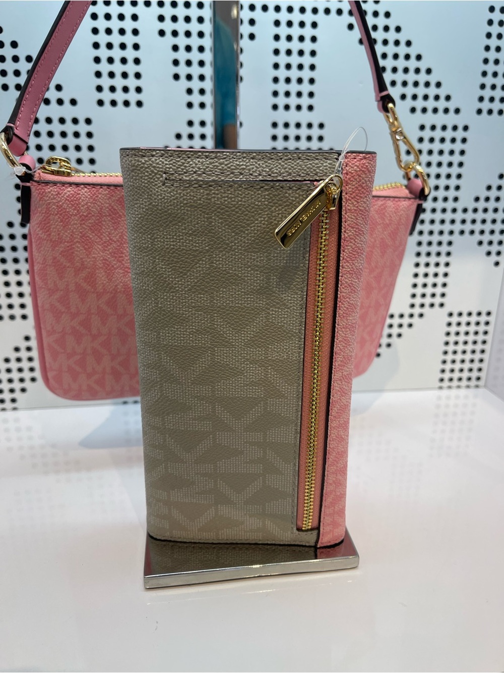 Michael Kors Jet Set Travl Signature Logo Tri-Fold Wallet Trifold 
Carnation
NWT - Picture 14 of 16